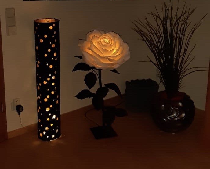 Blumenlampe-lampe-rose-handgemacht-stehende-leuchte